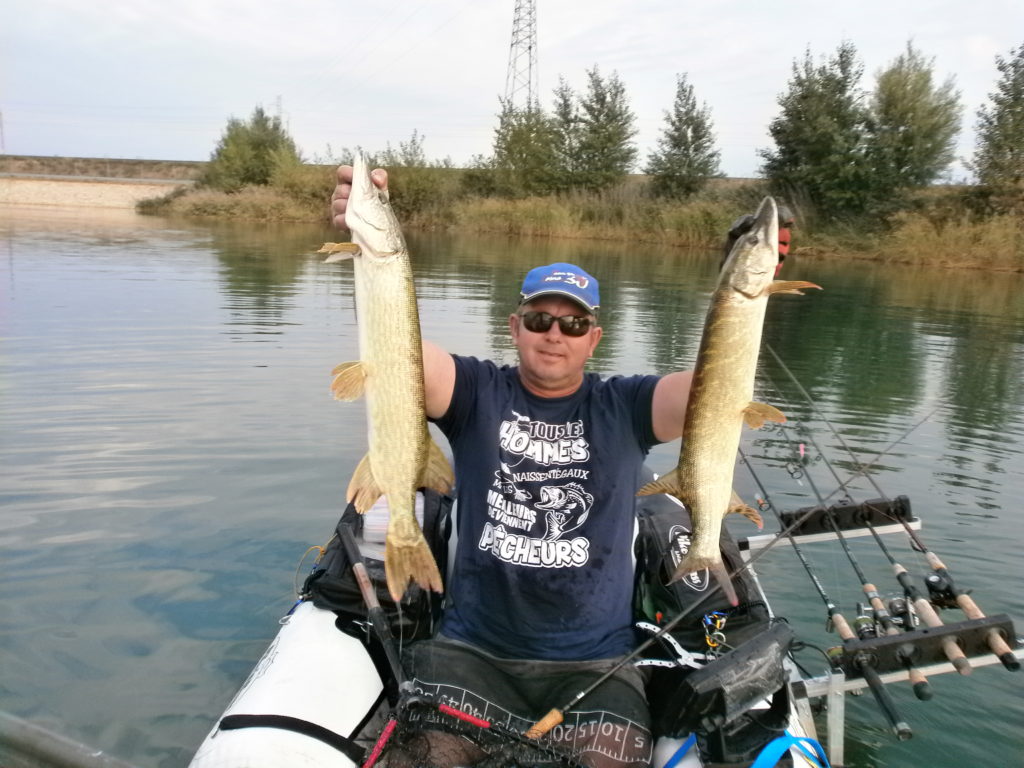 2 jolis brochets pêchés sur les étangs de Vergèze lors des rencontres float-Gard