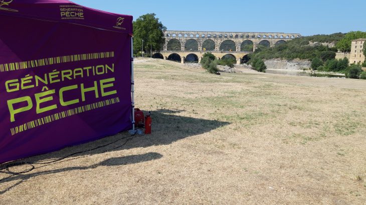 Le stand Génération Pêche près du Pont du Gard
