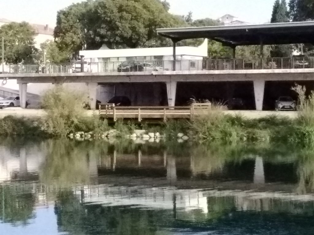 stationnement PMR à proximité du ponton Handipêche