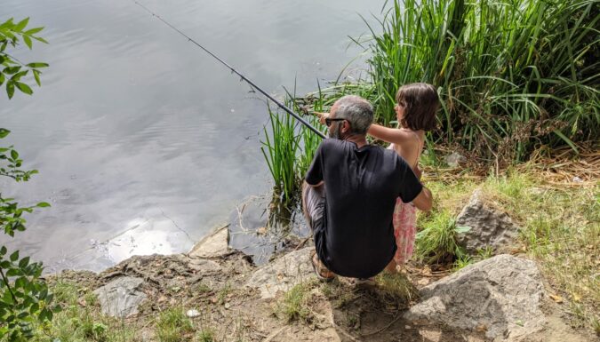 Découvrir la pêche en famille dans le Gard