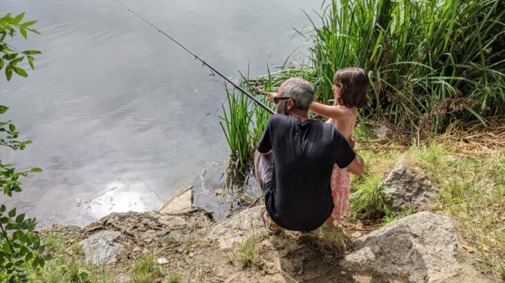 Découvrir la pêche en famille dans le Gard